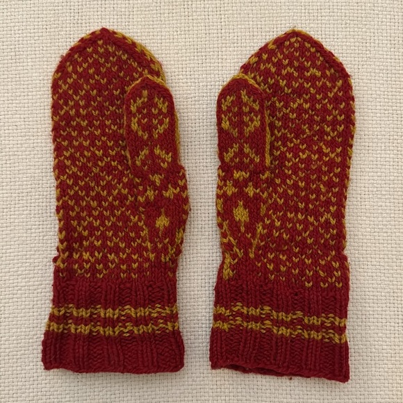 Vintage Hand Knit Wool Mitts - Picture 2 of 4
